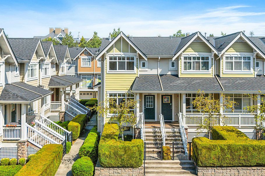 3265 Clermont Mews Vancouver, BC - 1