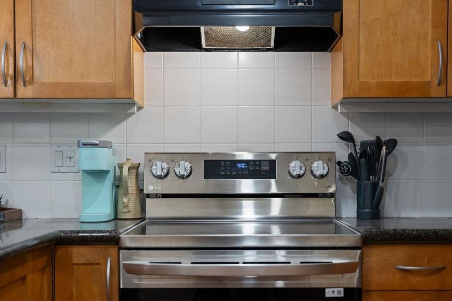 308 333 E 1st Street North Vancouver, BC - 32