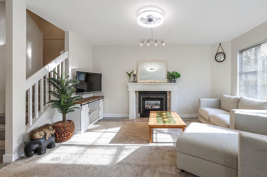 10 838 Tobruck Avenue North Vancouver, BC - 3