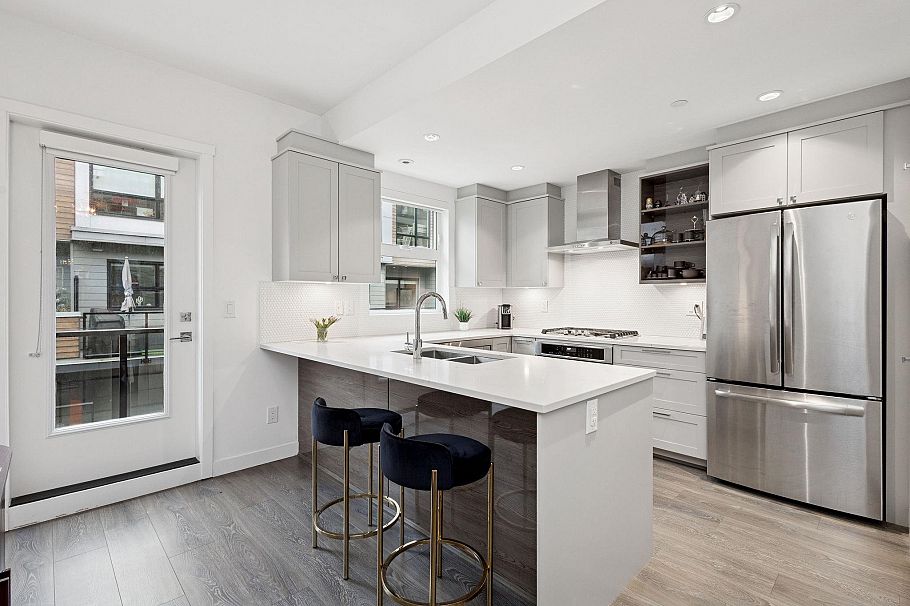 21 856 Orwell Street North Vancouver, BC - 5