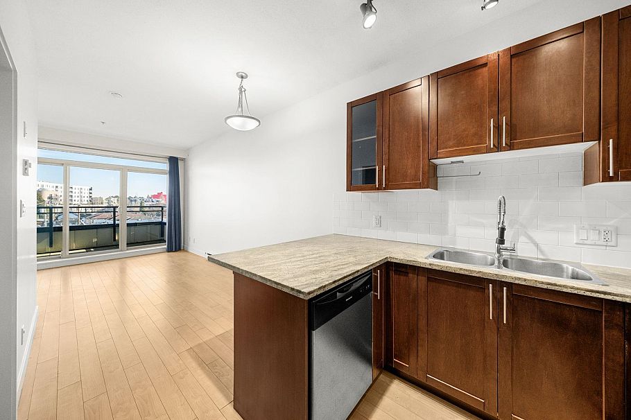 PH8 688 E 17th Avenue Vancouver, BC - 2