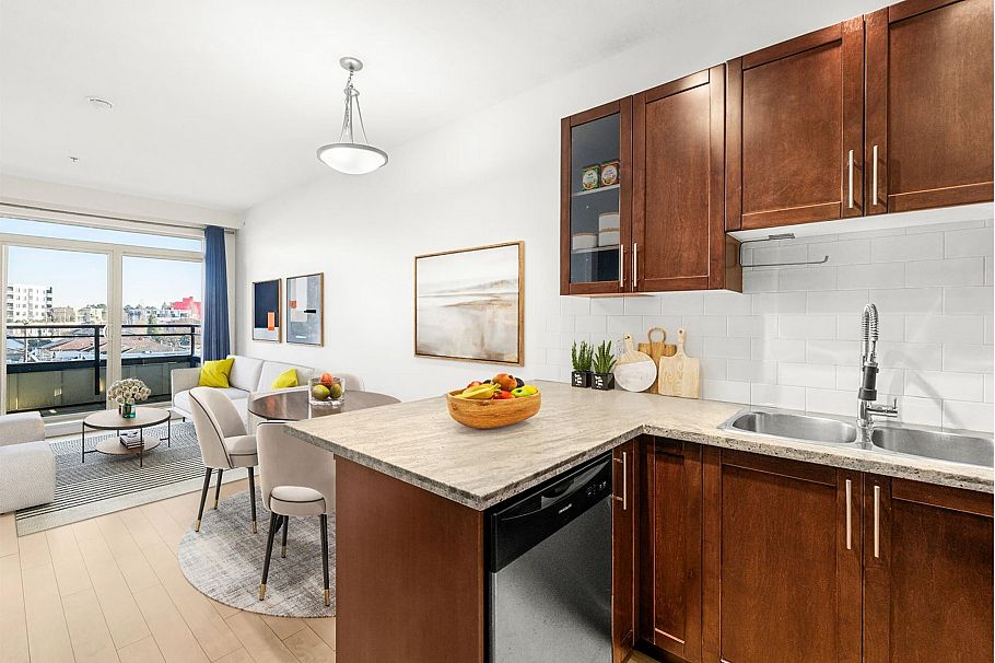 PH8 688 E 17th Avenue Vancouver, BC - 1