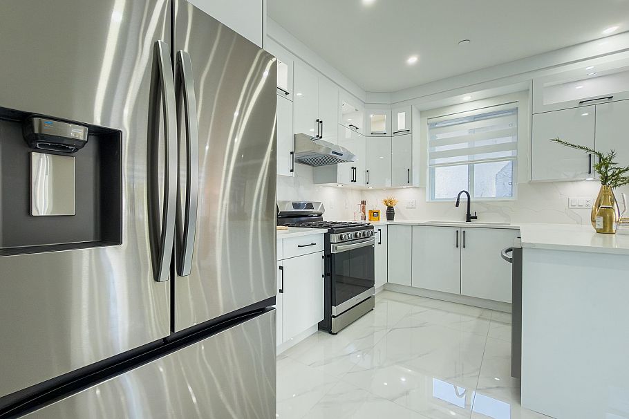 2174 E 46th Avenue Vancouver, BC - 9