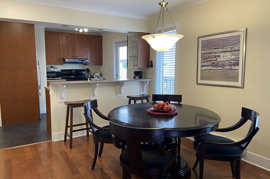  North Vancouver, BC - 3