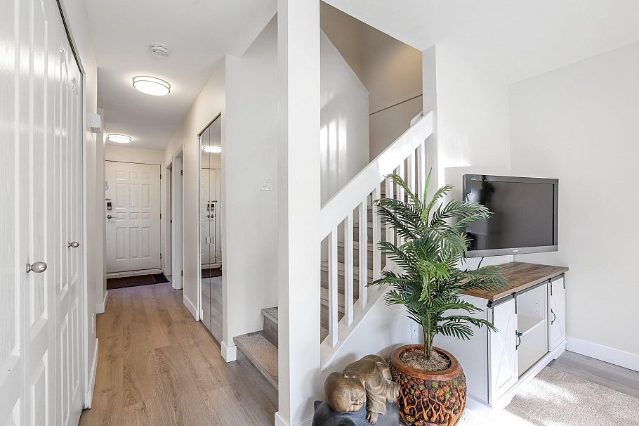 10 838 Tobruck Avenue North Vancouver, BC - 20