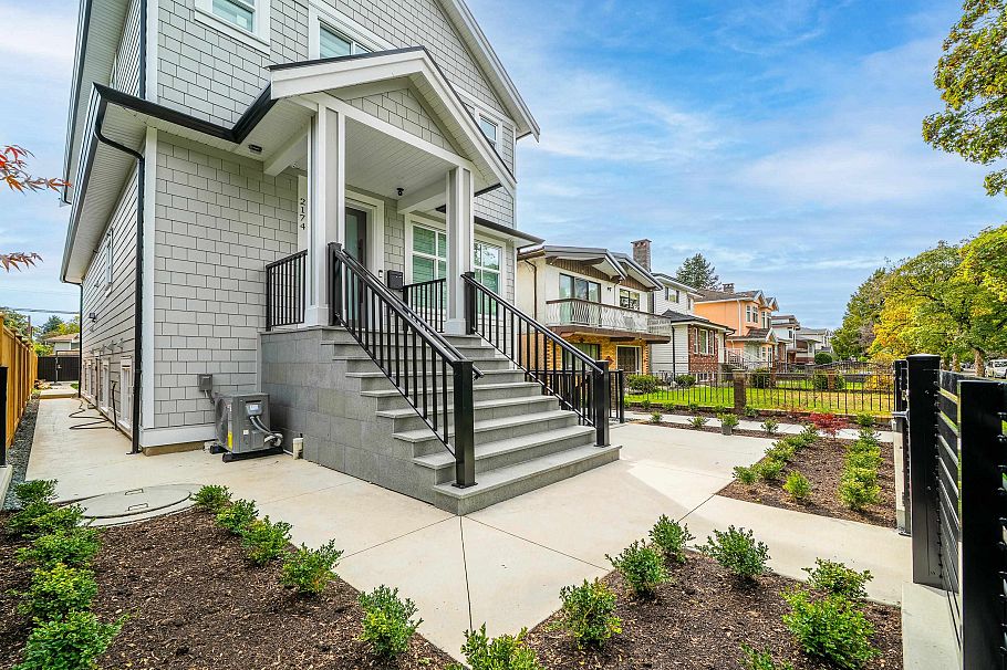 2174 E 46th Avenue Vancouver, BC - 18