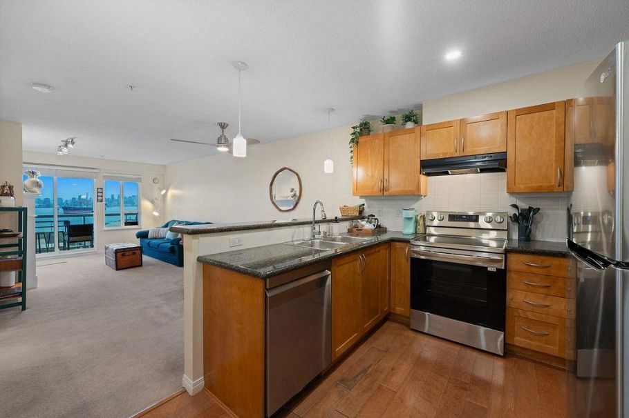 308 333 E 1st Street North Vancouver, BC - 8