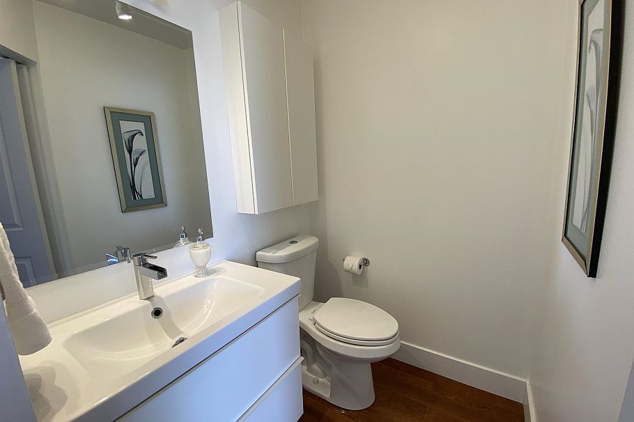  North Vancouver, BC - 13