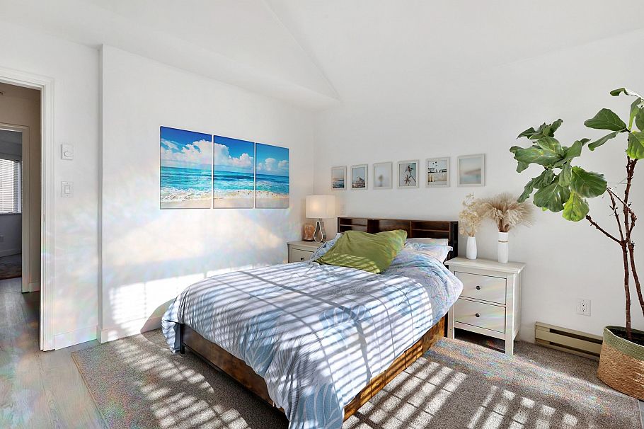 10 838 Tobruck Avenue North Vancouver, BC - 10