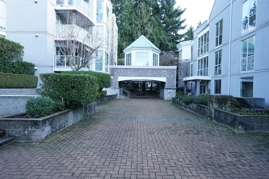 4 8430 Jellicoe Street Vancouver, BC - 2