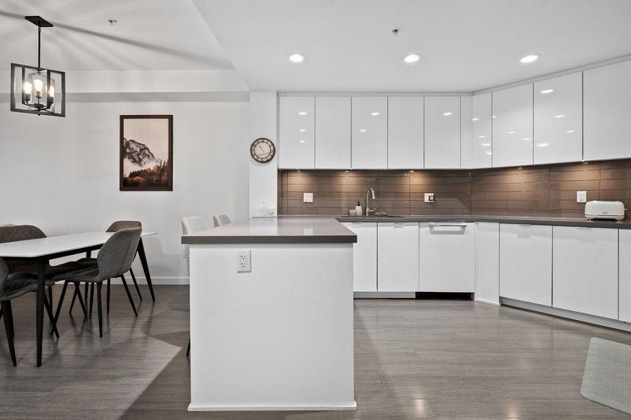 229 255 W 1st Street North Vancouver, BC - 5