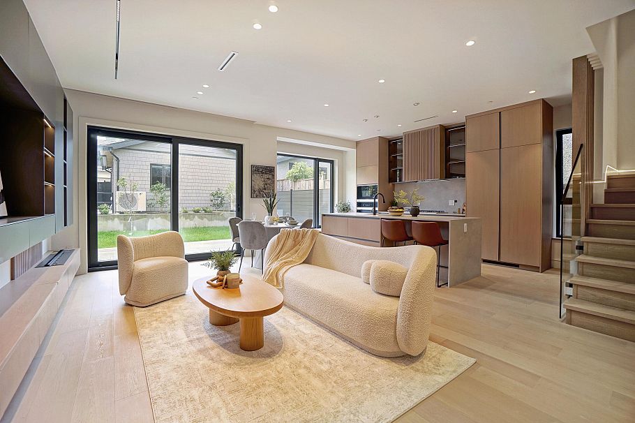 2 3460 W 14th Avenue Vancouver, BC - 3