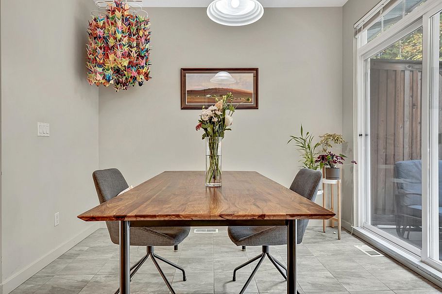 3264 Clermont Mews Vancouver, BC - 11