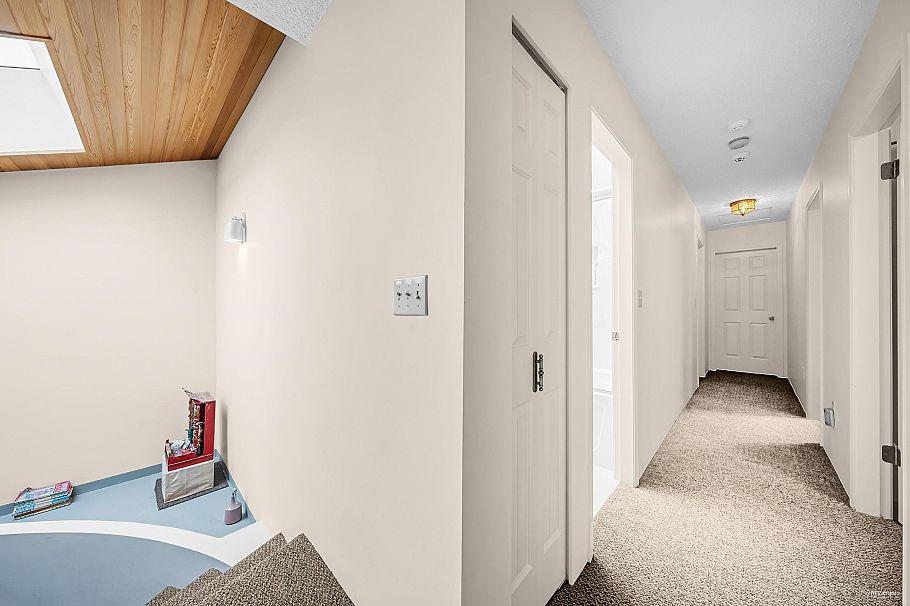 2843 W 22nd Avenue Vancouver, BC - 23