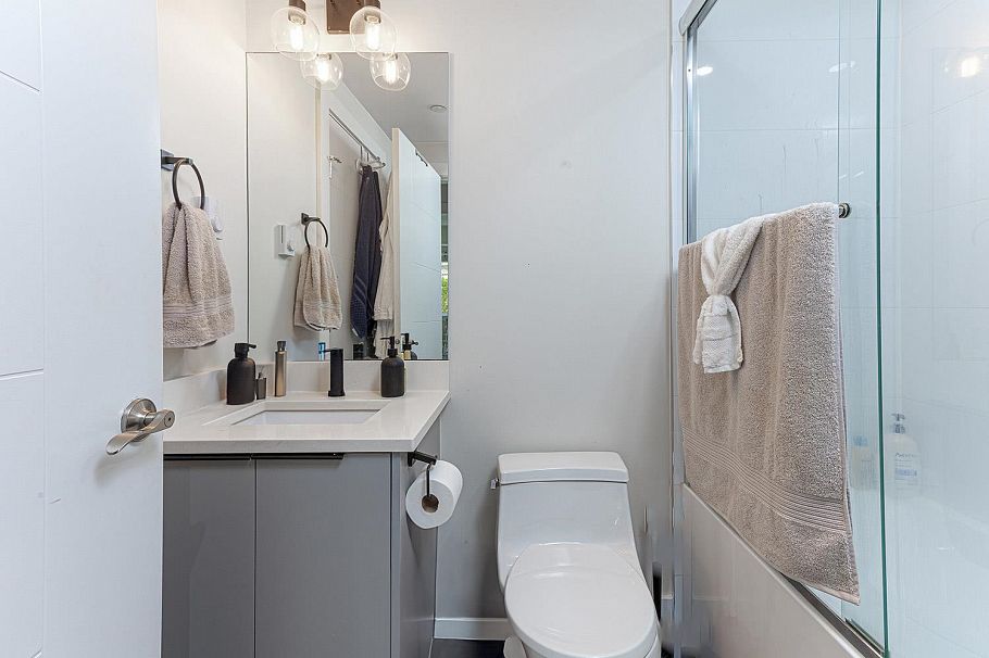 2488 E 34th Avenue Vancouver, BC - 20