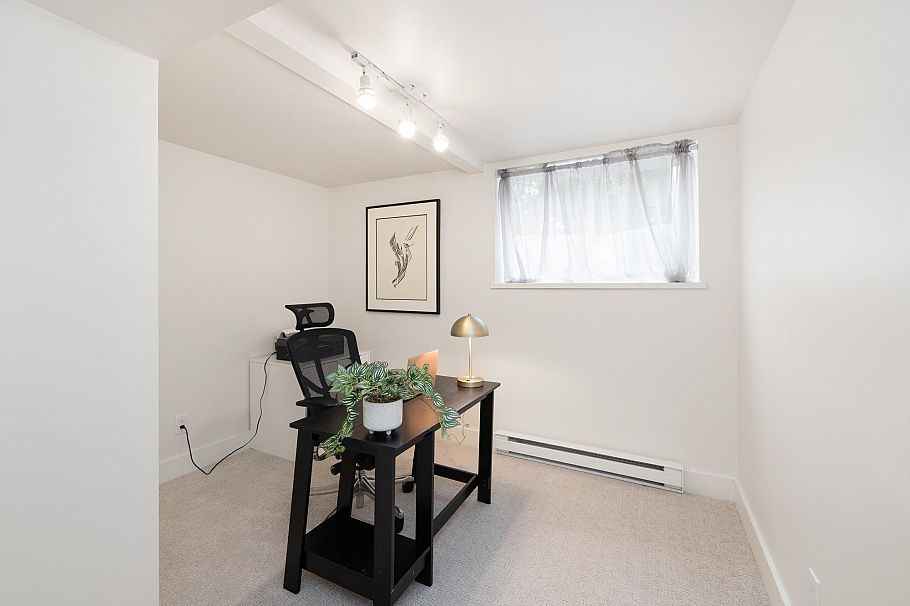 518 E 7th Street North Vancouver, BC - 32