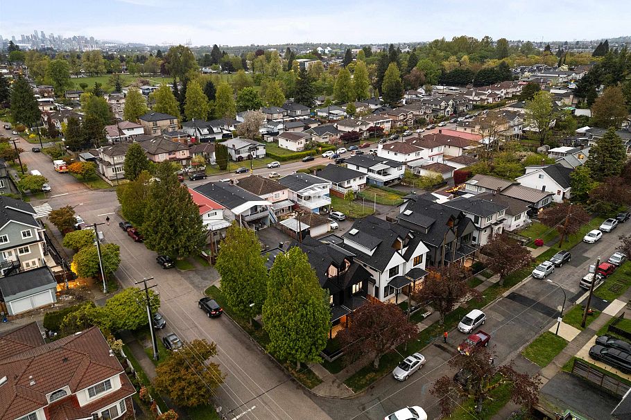 1 4885 Moss Street Vancouver, BC - 37