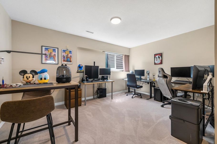 5655 White Pine Lane North Vancouver, BC - 32