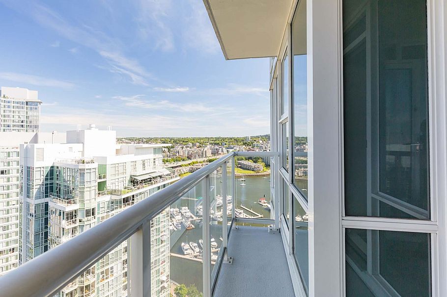 2907 193 Aquarius Mews Vancouver, BC - 25