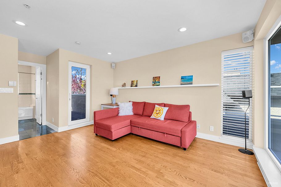 4060 W 10th Avenue Vancouver, BC - 4