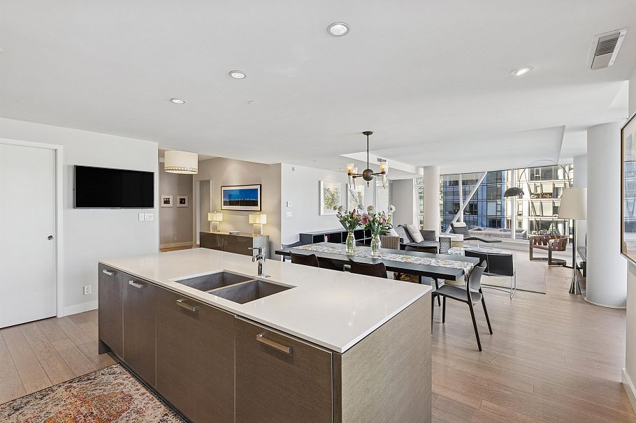 901 1409 W Pender Street Vancouver, BC - 17