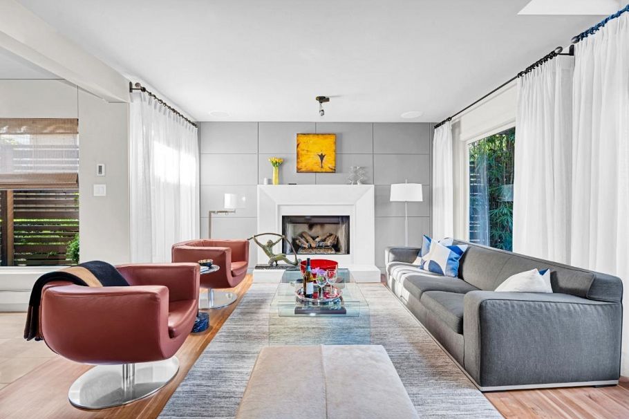 3450 W 8th Avenue Vancouver, BC - 1