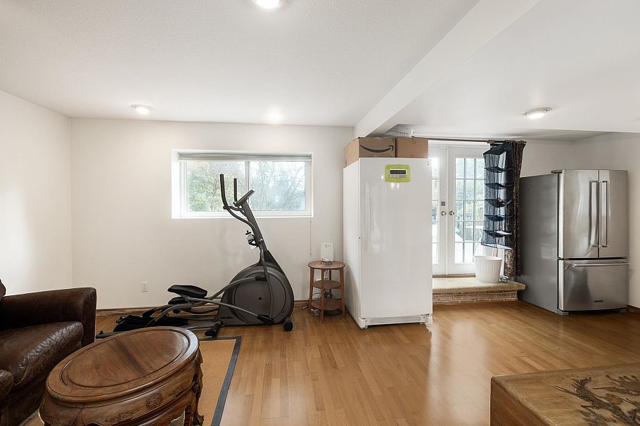 2041 Tompkins Crescent North Vancouver, BC - 26