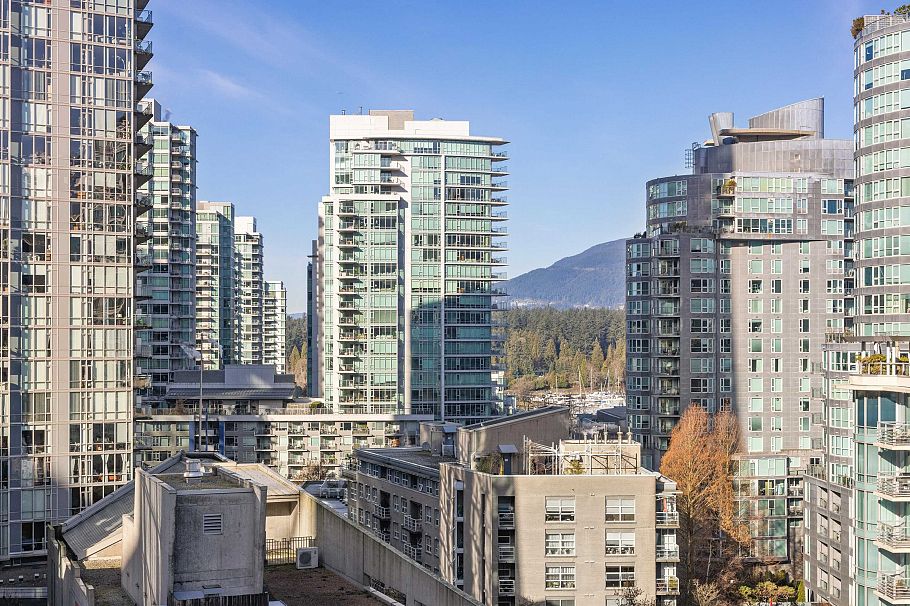 901 1409 W Pender Street Vancouver, BC - 33