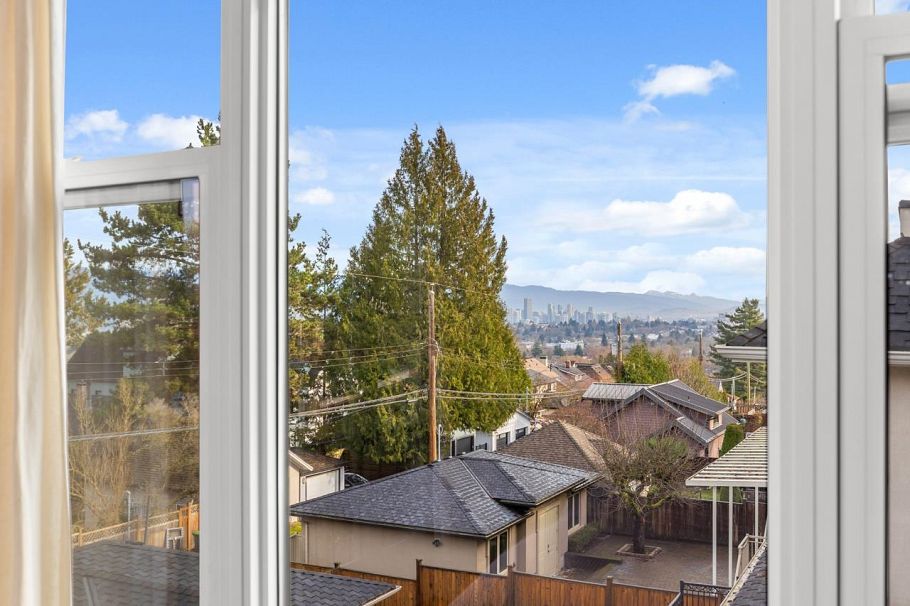 3881 W 14th Avenue Vancouver, BC - 19