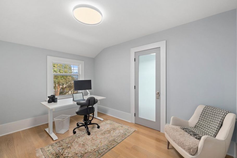 3881 W 14th Avenue Vancouver, BC - 29