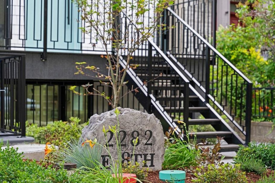 1 2282 E 8th Avenue Vancouver, BC - 18