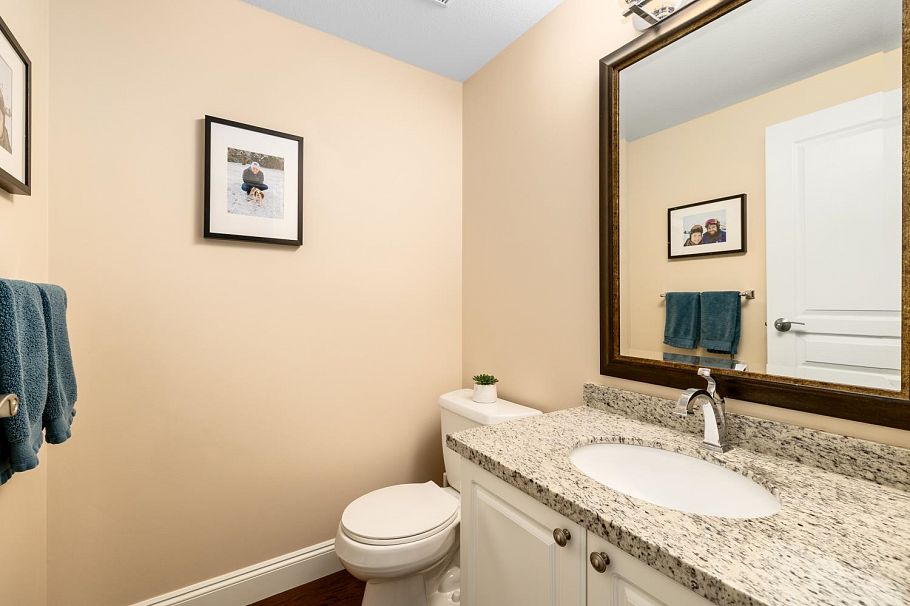 6 258 W 14th Street North Vancouver, BC - 22