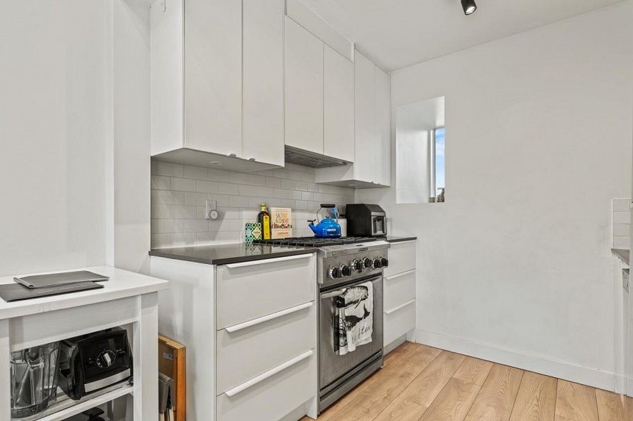 143 W 13th Avenue Vancouver, BC - 12