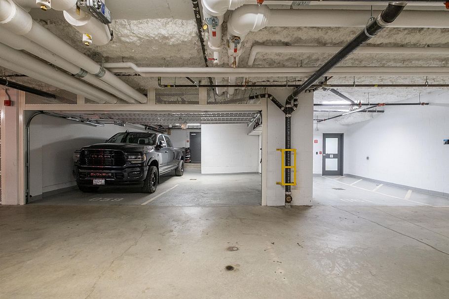 111 747 E 3rd Street North Vancouver, BC - 31