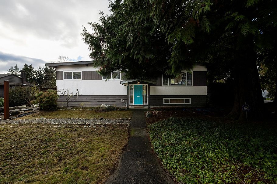 2041 Tompkins Crescent North Vancouver, BC - 32