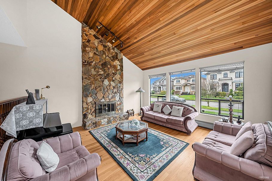 2843 W 22nd Avenue Vancouver, BC - 2