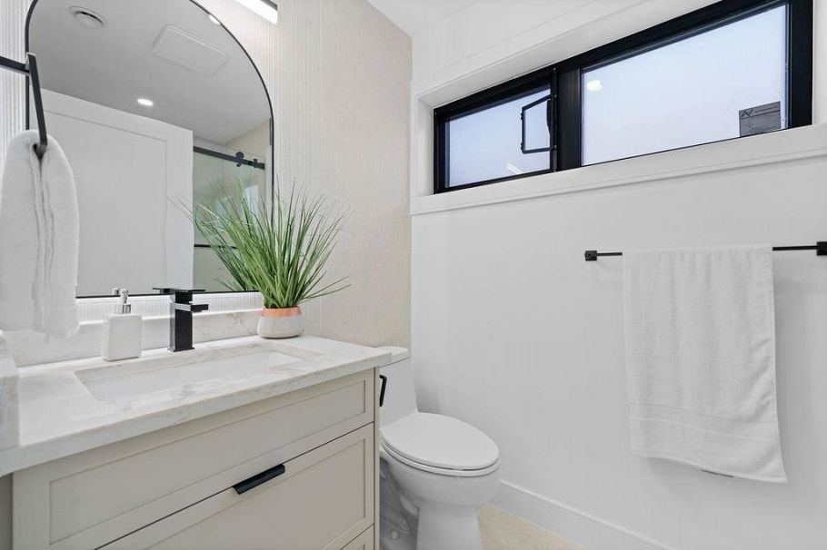 3 2282 E 8th Avenue Vancouver, BC - 32