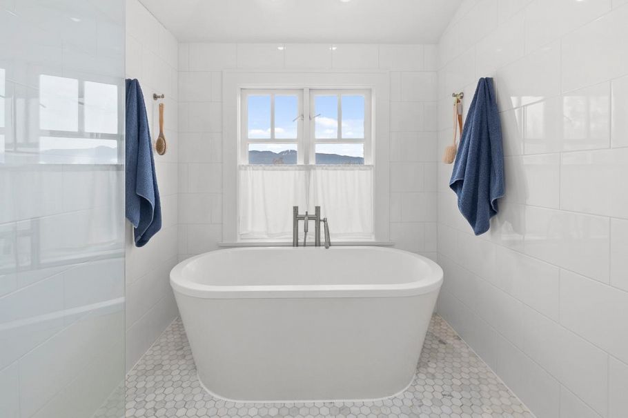 3881 W 14th Avenue Vancouver, BC - 25