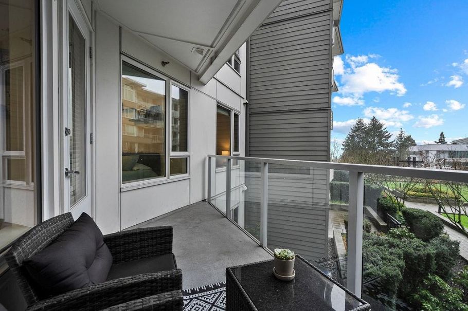 229 255 W 1st Street North Vancouver, BC - 17