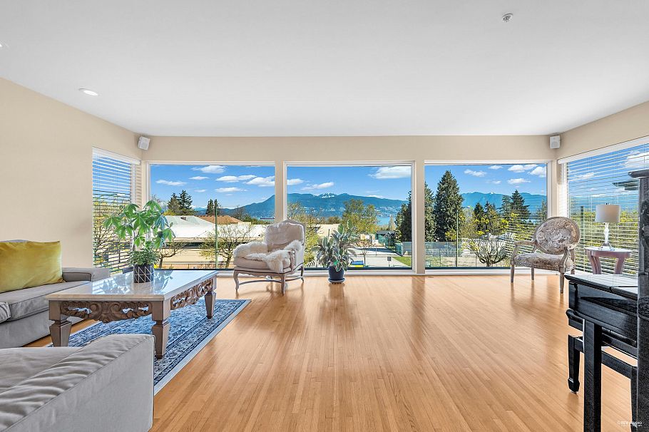 4060 W 10th Avenue Vancouver, BC - 8