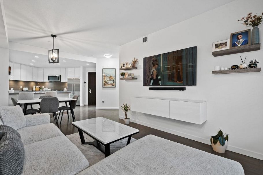 229 255 W 1st Street North Vancouver, BC - 14