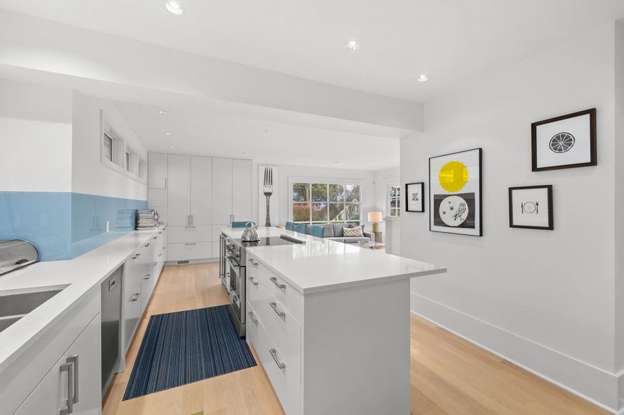 3881 W 14th Avenue Vancouver, BC - 10