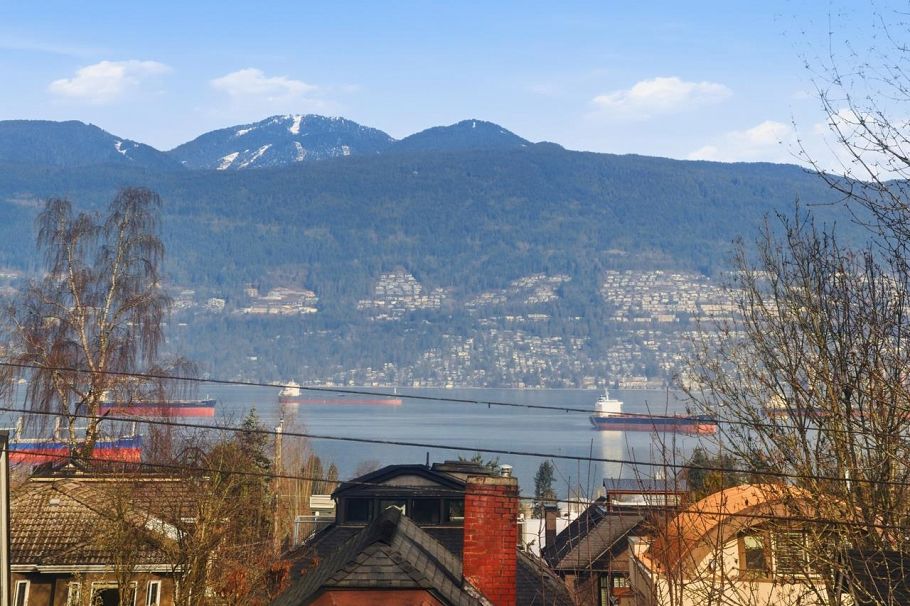 3881 W 14th Avenue Vancouver, BC - 22