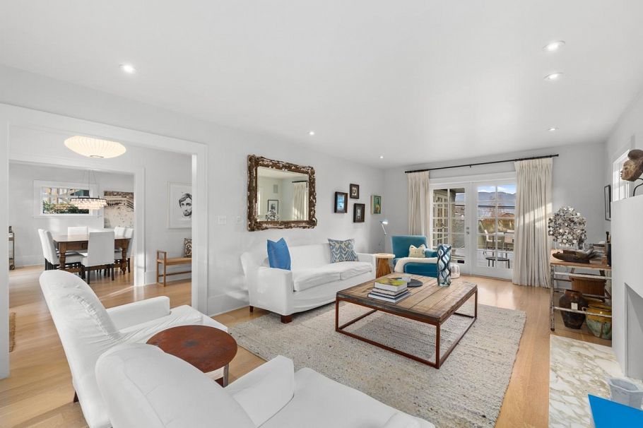 3881 W 14th Avenue Vancouver, BC - 4