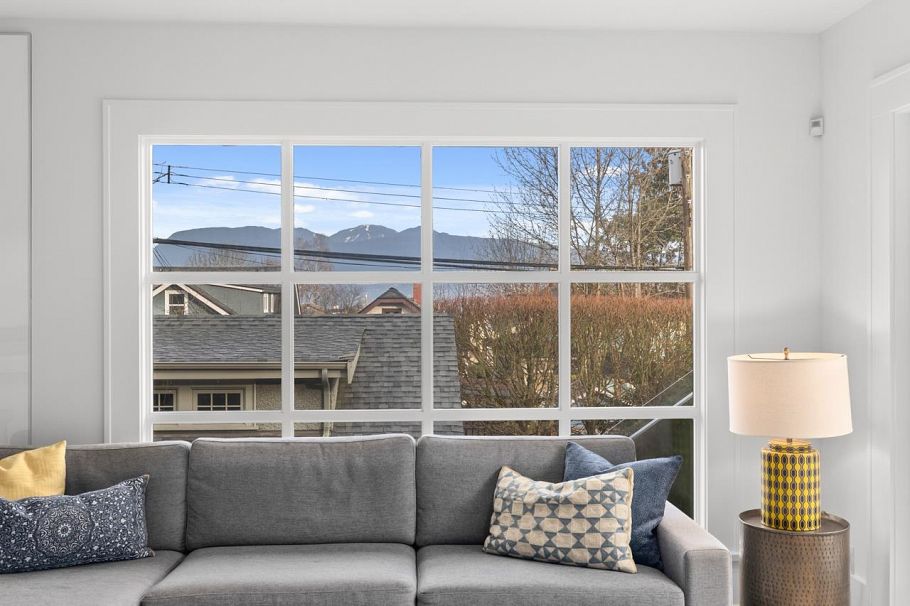 3881 W 14th Avenue Vancouver, BC - 13