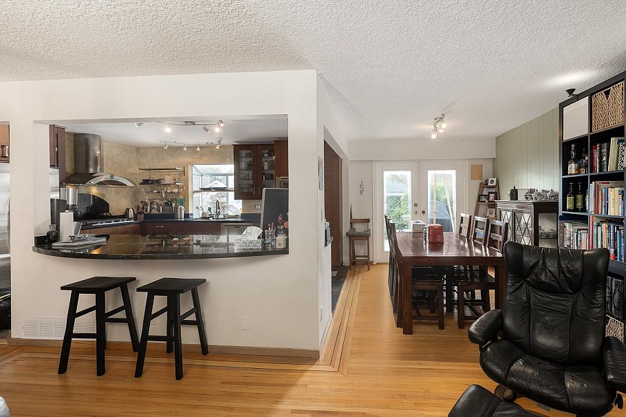 2041 Tompkins Crescent North Vancouver, BC - 15