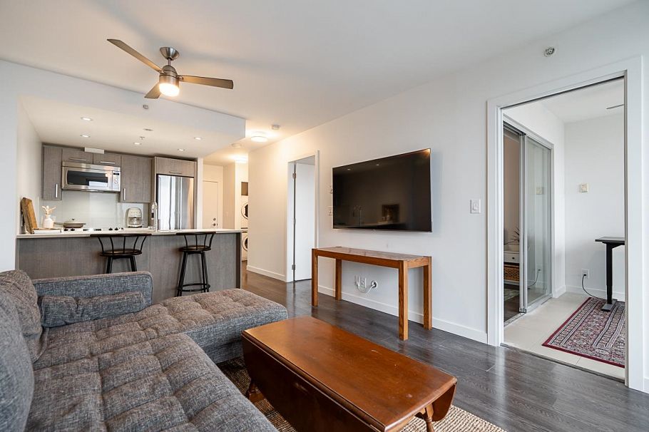 360 955 E Hastings Street Vancouver, BC - 3