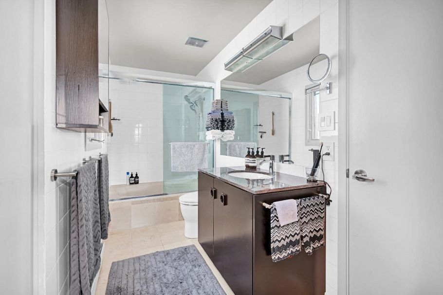 3450 W 8th Avenue Vancouver, BC - 17