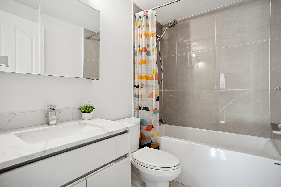 2168 E 8th Avenue Vancouver, BC - 32