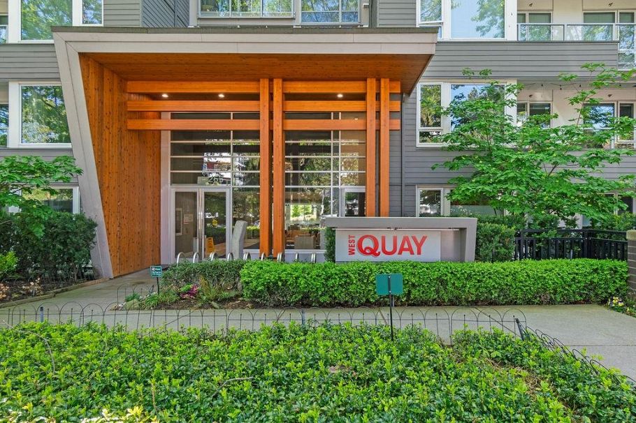 229 255 W 1st Street North Vancouver, BC - 1